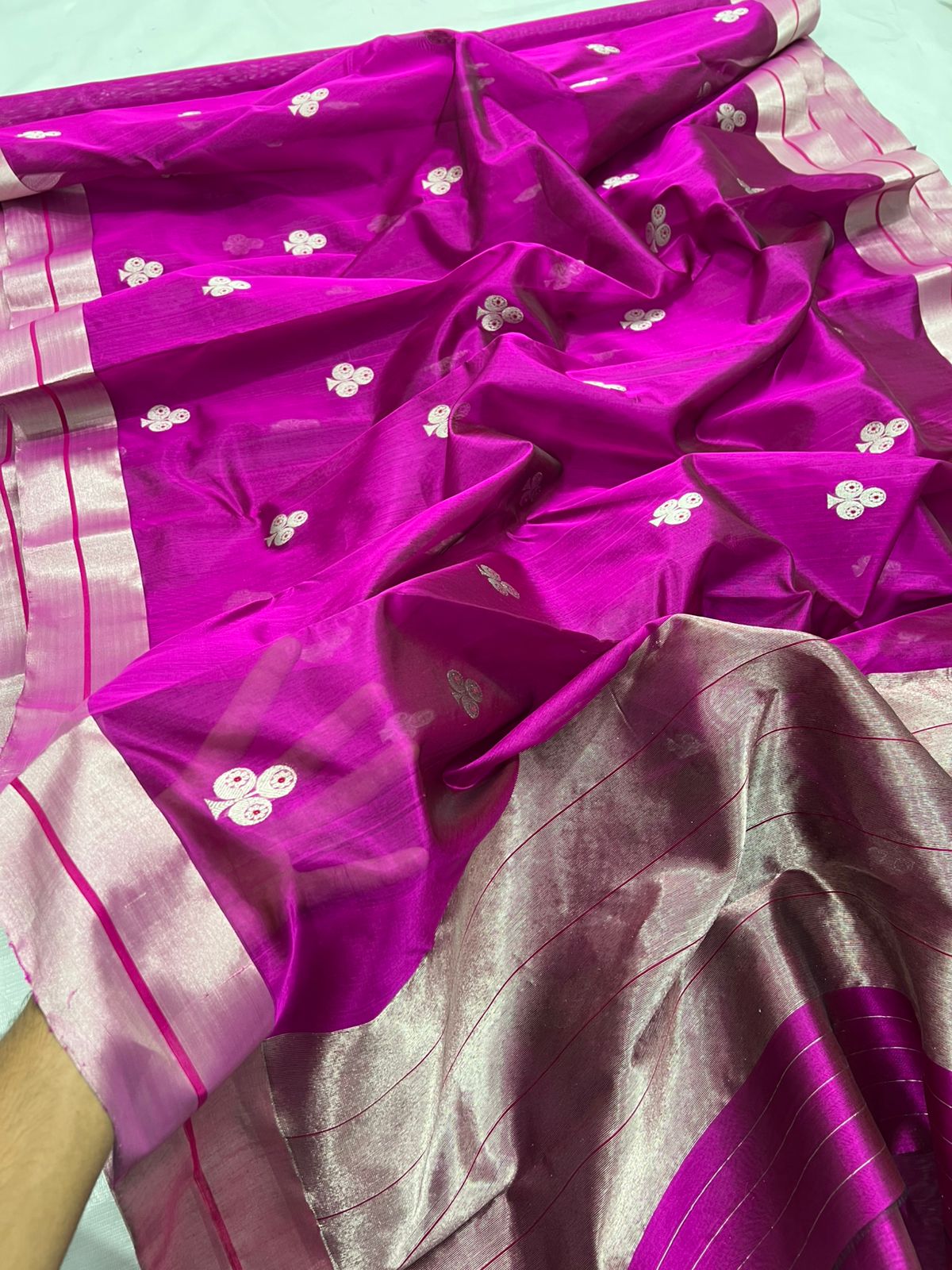 Soft Pattu Silk Saree with Eknaliya Meenakari Booti