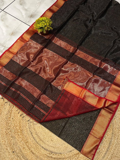 Exclusive Pure Handwoven Maheshwari Silk Saree with Golden Jari Chek Motifs
