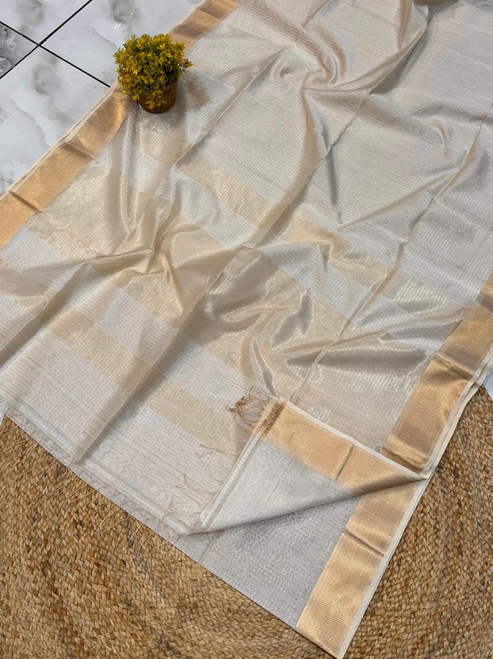 Exclusive Pure Handwoven Maheshwari Silk Saree with Golden Jari Chek Motifs