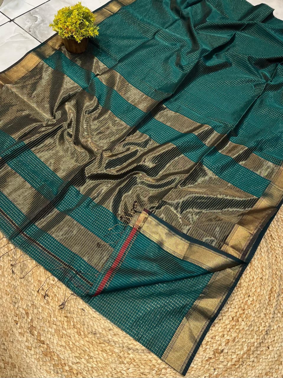 Exclusive Pure Handwoven Maheshwari Silk Saree with Golden Jari Chek Motifs